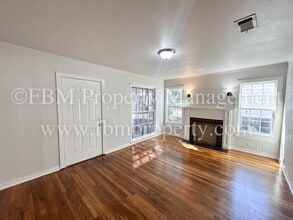608 W Lake St in Ennis, TX - Building Photo - Building Photo