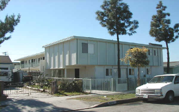 6432 Gallant St in Bell Gardens, CA - Foto de edificio