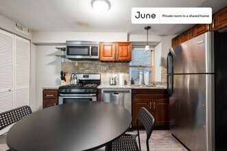 Room in Shared 3 bed/2 bath home in Chicago, IL - Foto de edificio - Building Photo