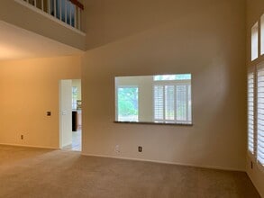 1040 Amberton Ln in Thousand Oaks, CA - Building Photo - Building Photo