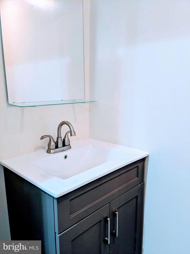 143 Gladstone St photo'