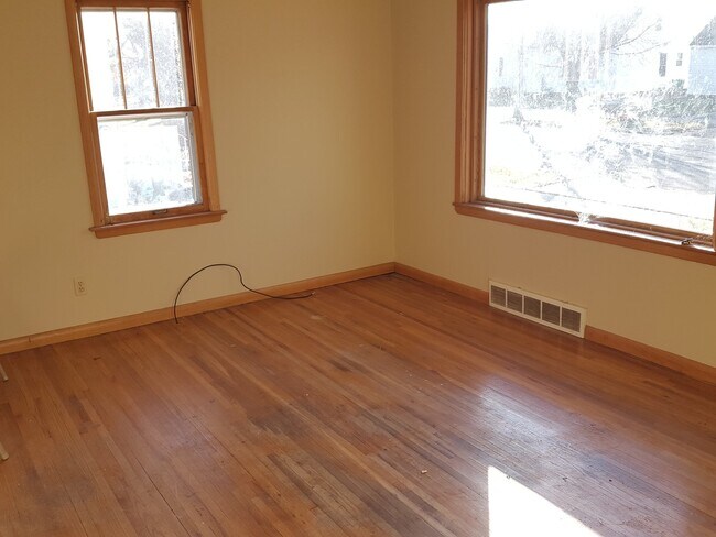 310 12th Ave SW in Austin, MN - Building Photo - Building Photo