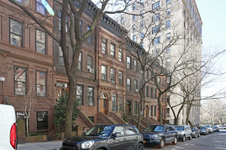 310 W 98th St in New York, NY - Building Photo - Building Photo