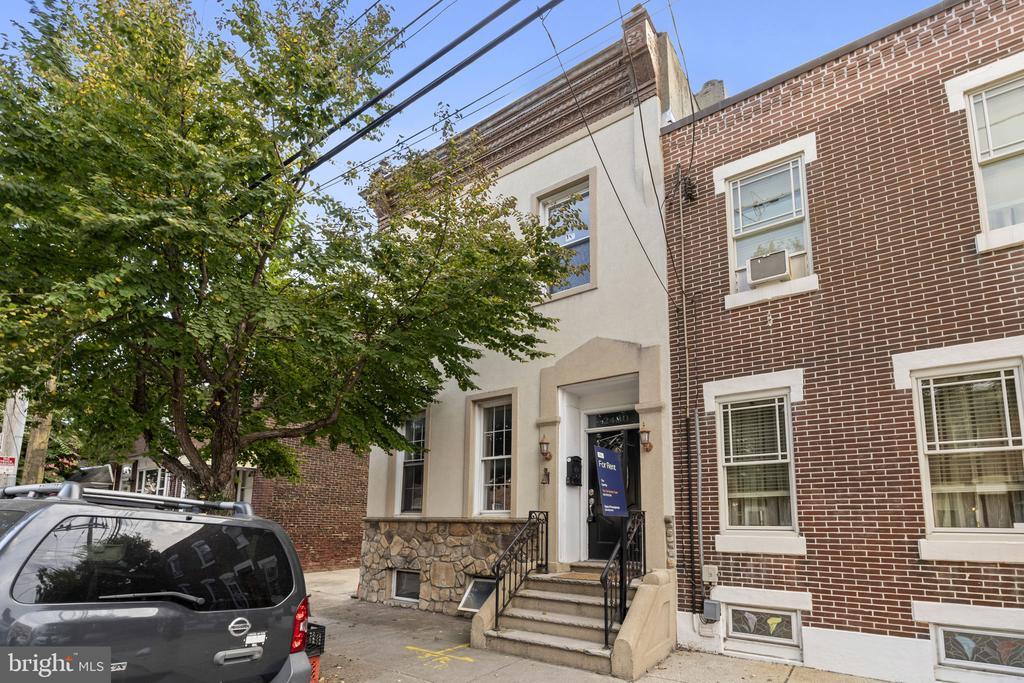 2430 E Somerset St in Philadelphia, PA - Building Photo