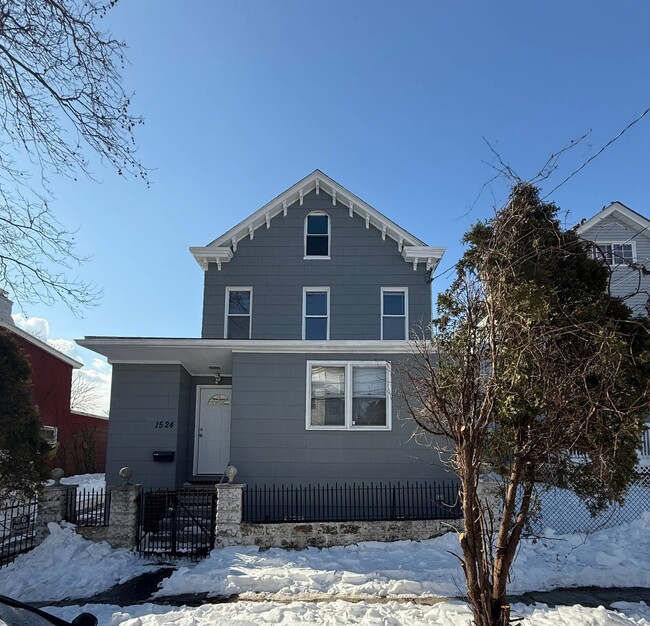 property at 15-24-24 125th St