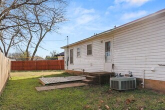 103 N Tyler St in McGregor, TX - Building Photo - Building Photo