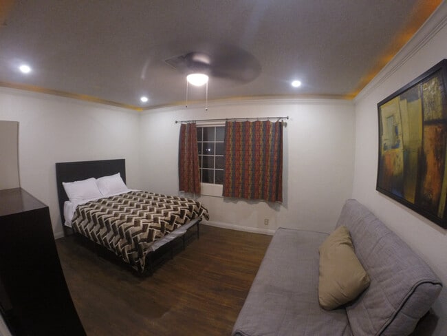 6002 Hazelbrook Ave in Lakewood, CA - Building Photo - Building Photo