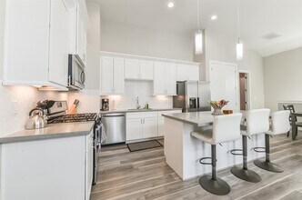 5902 Gardendale Dr in Houston, TX - Building Photo - Building Photo