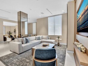 888 Brickell Key Dr in Miami, FL - Building Photo - Building Photo