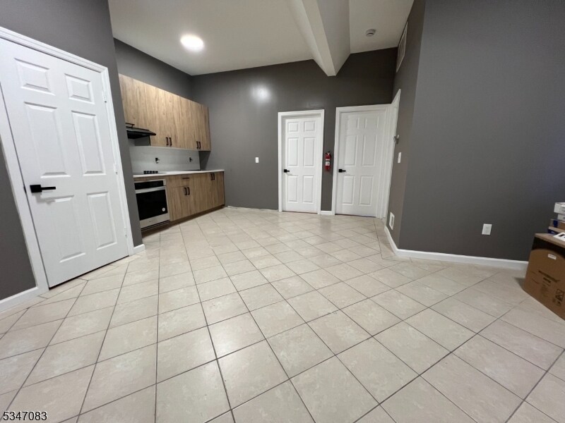 18 Willoughby St in Newark, NJ - Building Photo