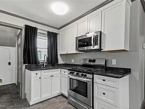 7411 Oregon Trl in Youngstown, OH - Building Photo - Building Photo
