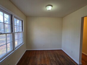 111 Cindy Cir in Newport News, VA - Building Photo - Building Photo