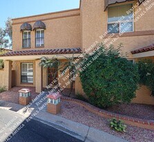 711 E North Ln, Unit 2 in Phoenix, AZ - Building Photo