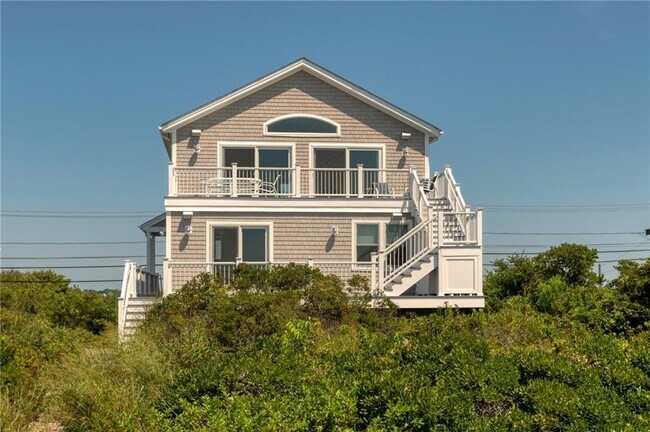 154 Sand Hill Cove Rd in Narragansett, RI - Building Photo - Building Photo