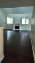 22145 Burbank Blvd, Unit 7 in Woodland Hills, CA - Building Photo - Building Photo