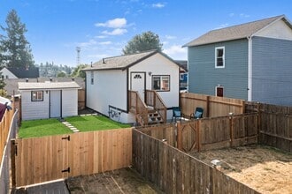 1336 Elizabeth Ave in Bremerton, WA - Building Photo - Building Photo