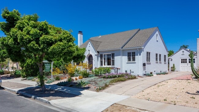 4455 Swift Ave in San Diego, CA - Foto de edificio - Building Photo