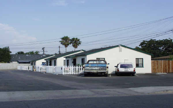 8949-8959 Sewell Ave in Fontana, CA - Building Photo - Building Photo