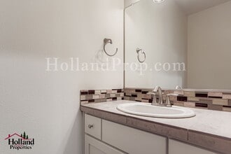 474 NE Tork Pl in Hillsboro, OR - Building Photo - Building Photo