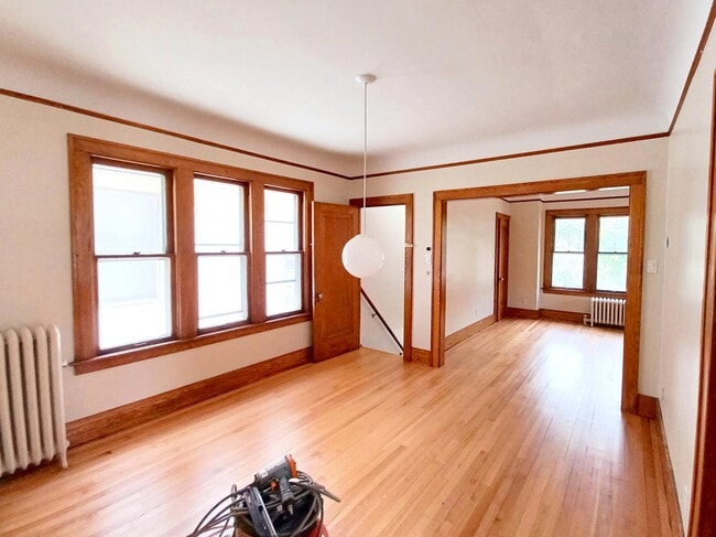 1244 Maryland St, Unit 1244 Upper in Grosse Pointe Park, MI - Foto de edificio - Building Photo