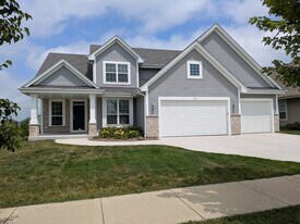1520 Foxwood Pass in Oconomowoc, WI - Building Photo