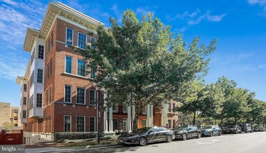 1023 N Royal St, Unit 401 in Alexandria, VA - Building Photo - Building Photo