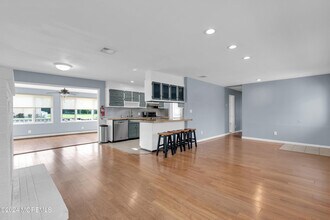 101 Sandy Point Dr in Brick, NJ - Building Photo - Building Photo