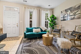 5804 Summers Grove Rd in Alexandria, VA - Building Photo - Building Photo