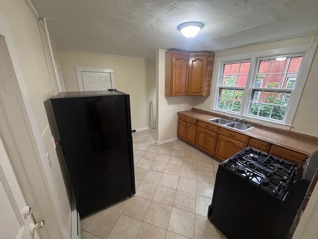 17 Roosevelt St, Unit 19 in Hartford, CT - Building Photo - Building Photo