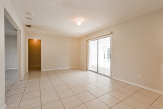 1139 Feather Dr in Deltona, FL - Foto de edificio - Building Photo