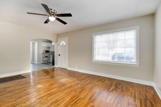 103 E Meadow Ave in Crane, MO - Building Photo - Building Photo