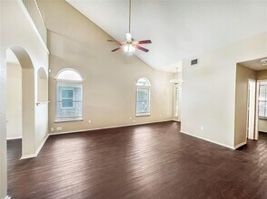 1308 Dillon Lake Bend in Leander, TX - Foto de edificio - Building Photo