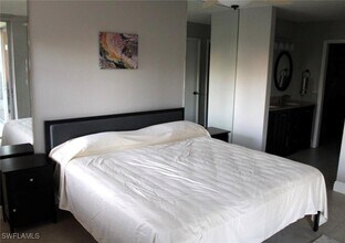 1085 Forest Lakes Dr in Naples, FL - Building Photo - Building Photo