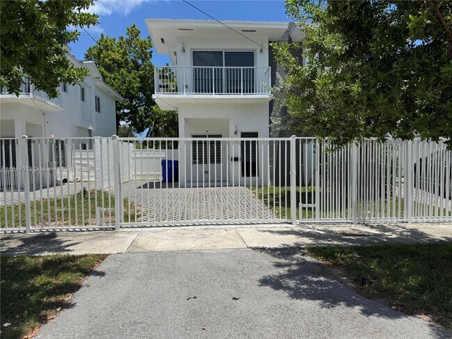 6323 NW 1st Pl in Miami, FL - Building Photo - Building Photo