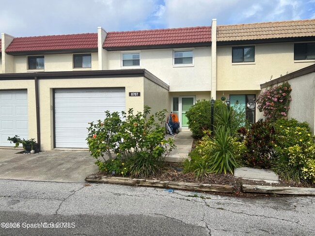 8707 Bay Ct in Cape Canaveral, FL - Building Photo - Building Photo