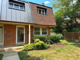 411 Hampton Ct in Falls Church, VA - Building Photo