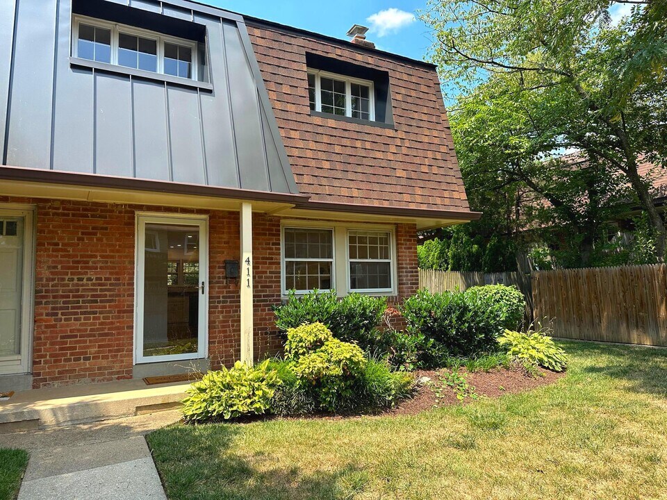 411 Hampton Ct in Falls Church, VA - Building Photo
