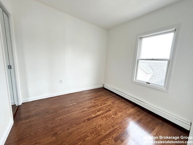 269 Bolton St, Unit #2B in Boston, MA - Building Photo - Building Photo