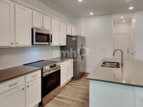 625 Smt Vw Ln in Canton, GA - Foto de edificio - Building Photo