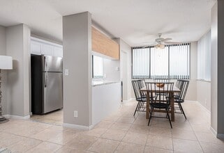 Fairways of Inverrary in Lauderhill, FL - Foto de edificio - Building Photo