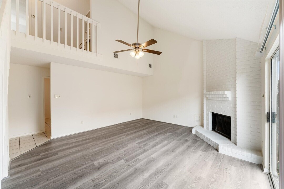 6422 Chatham Island Ln in Houston, TX - Building Photo
