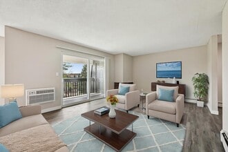 3300 Tamarac Apartments in Denver, CO - Foto de edificio - Building Photo