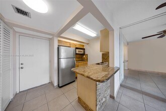449 Swallow Dr in Miami Springs, FL - Building Photo - Building Photo