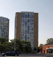 Trailwood Place in Mississauga, ON - Building Photo - Building Photo