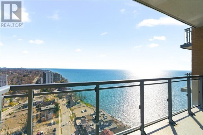 2060 Lakeshore Rd. in Burlington, ON - Building Photo - Building Photo