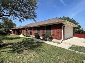 10400 W Cave Loop in Dripping Springs, TX - Building Photo - Building Photo