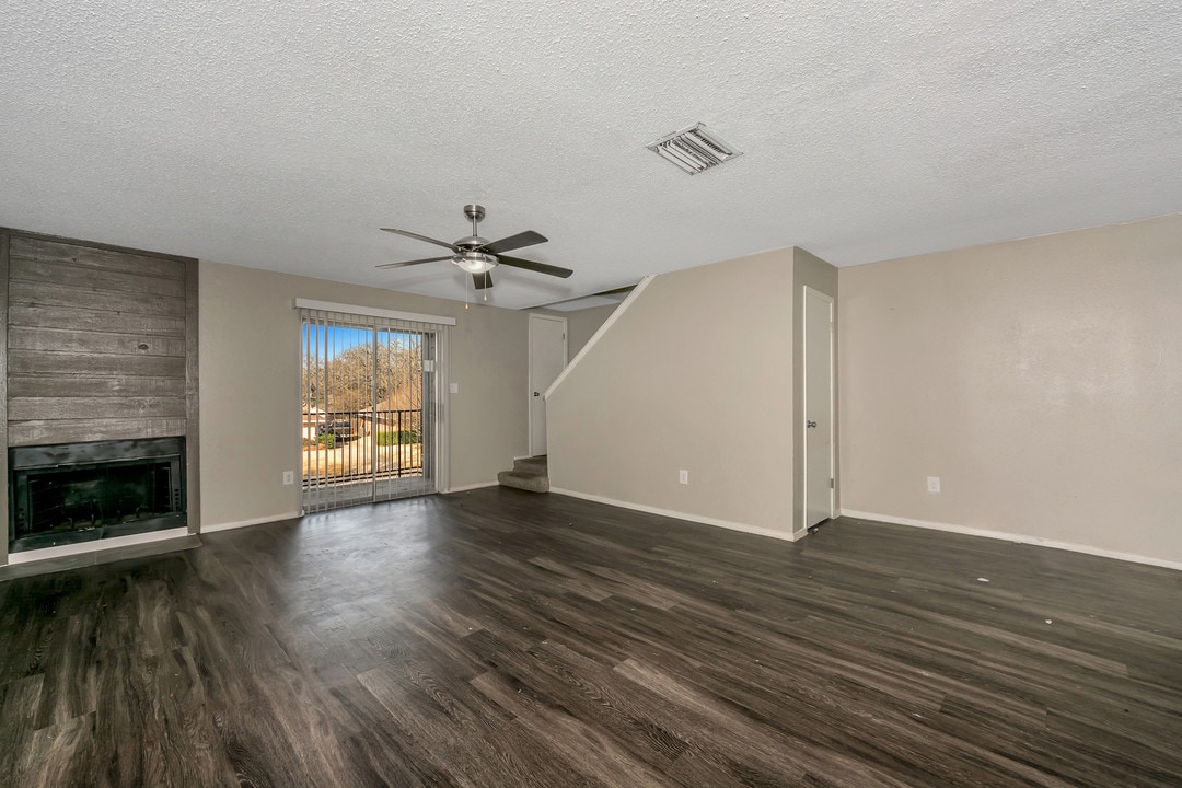 Agave Villas in Irving, TX - Building Photo