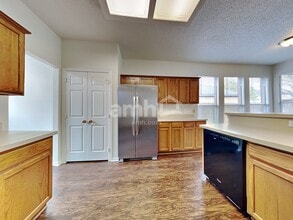 2510 Valley Creek Dr in Garland, TX - Foto de edificio - Building Photo