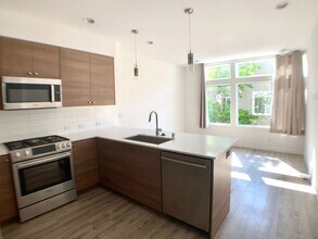 327 N 90th St in Seattle, WA - Building Photo - Building Photo