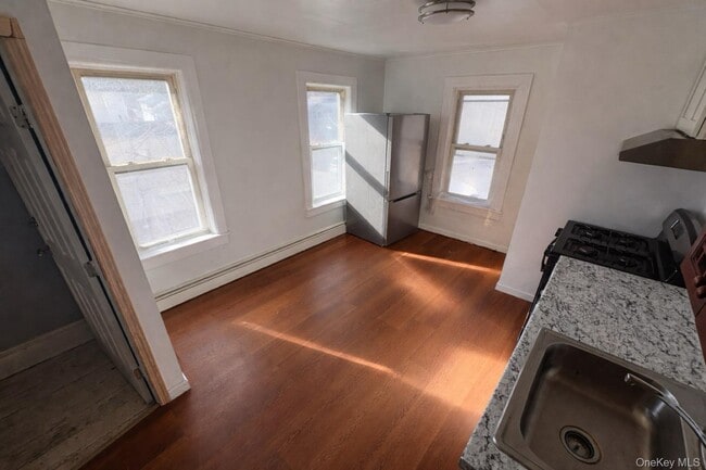 203 W Main St in Middletown, NY - Building Photo - Building Photo